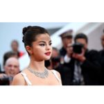 Selena Gomez Signed a New Contract with Univision