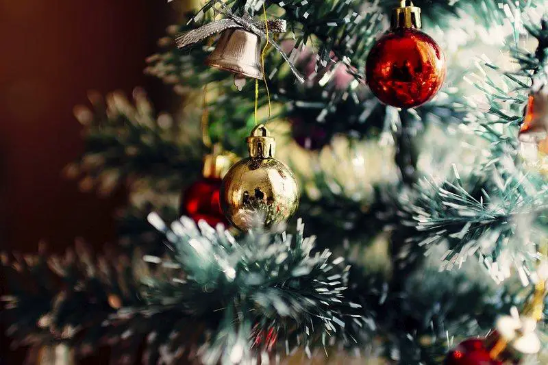 Crafting Holiday Cheer: DIY Christmas Decor and Crafts